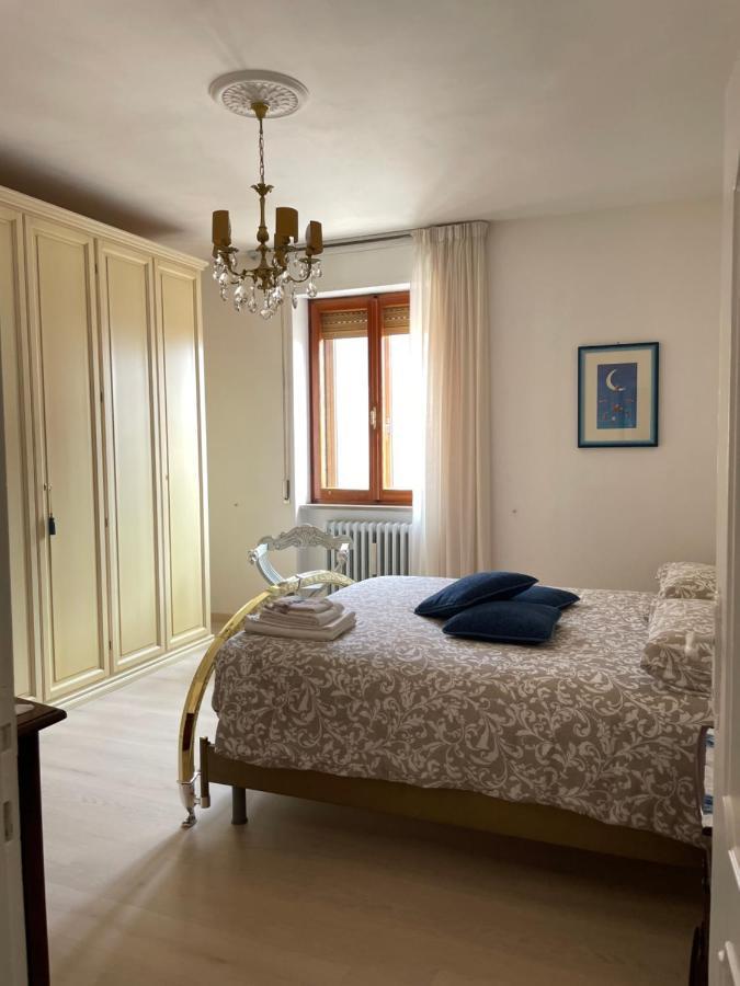 Appartamento La Signora Dei Fiori Gubbio Esterno foto