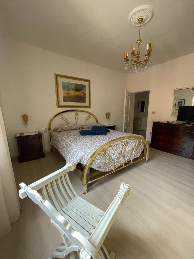 Appartamento La Signora Dei Fiori Gubbio Esterno foto